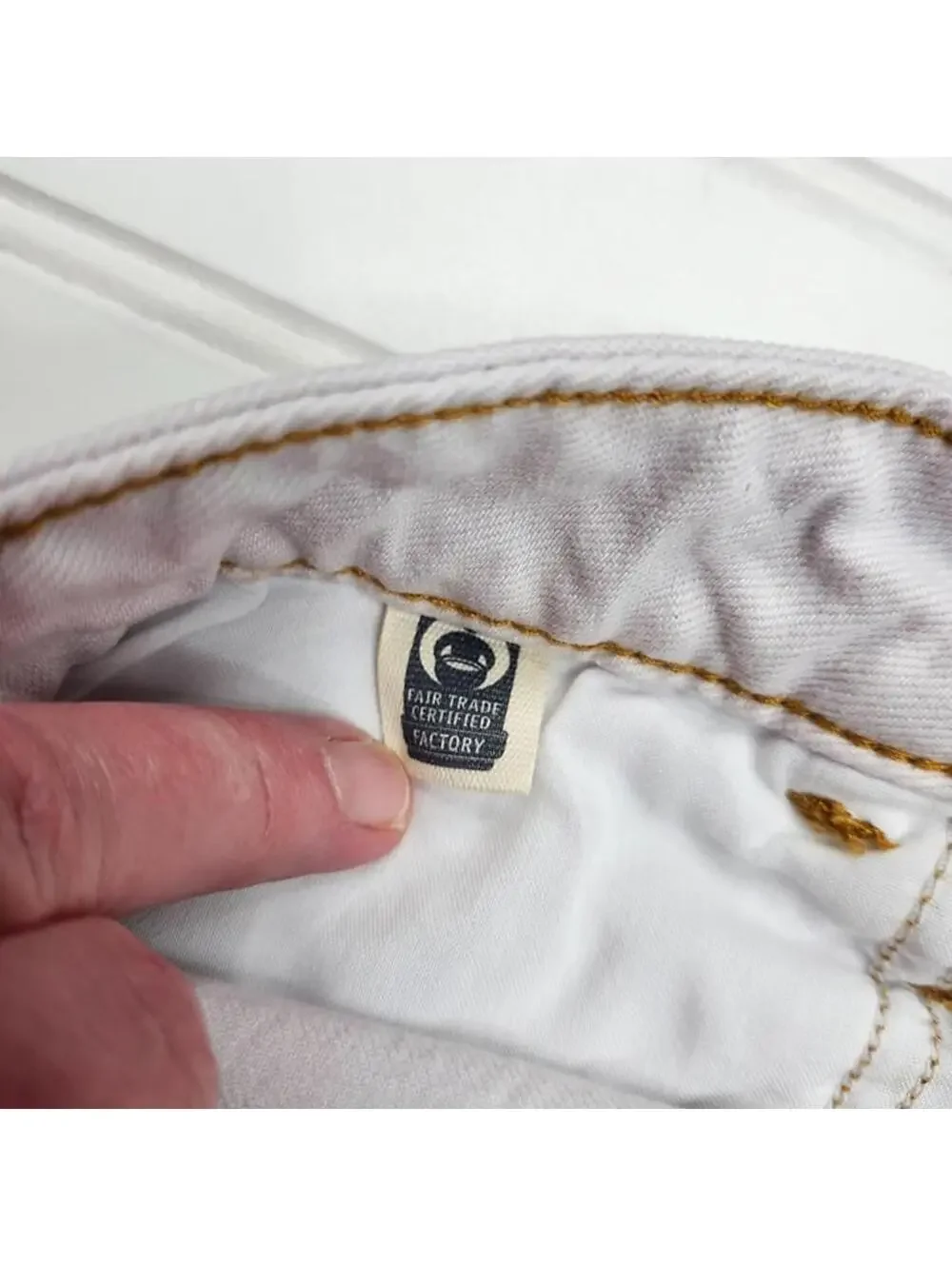 Universal Thread Vintage Stretch White Denim Shorts NEW size 10